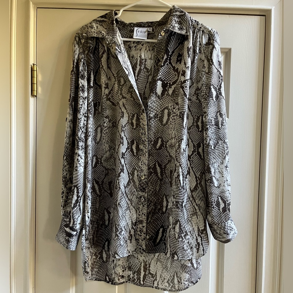 Snake print Finley blouse!!